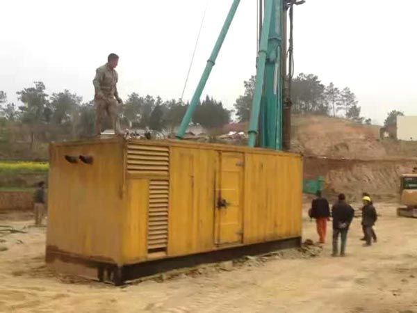 掇刀如何判断水冷式机油散热器密封件是否需要更换？